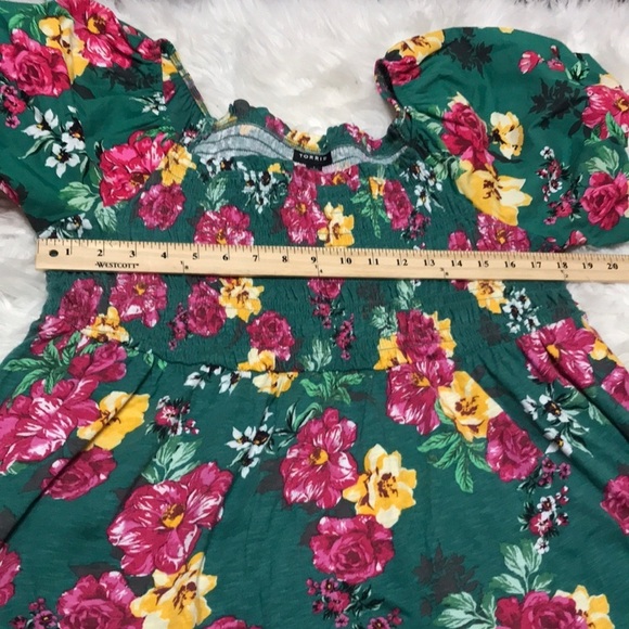 Torrid Green Floral Babydoll Smocked Top Sz 1X - Picture 3 of 7